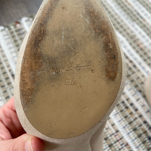 Pour La Victoire Nude Suede Pumps - Picture 3 of 6